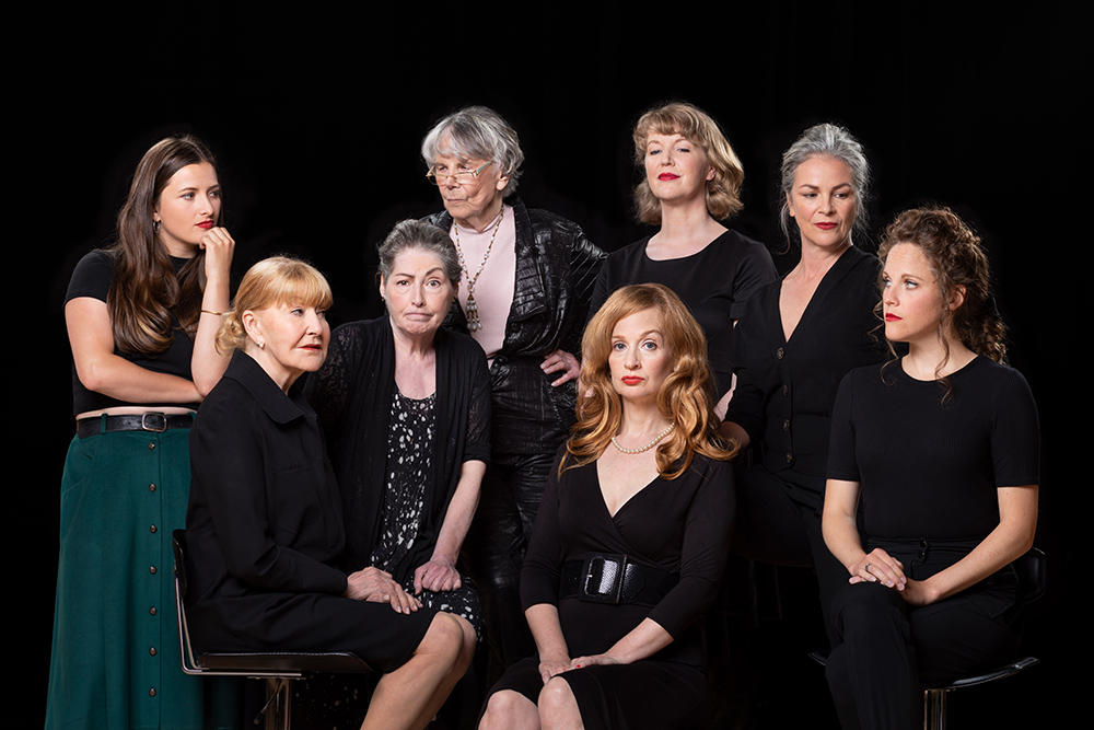 8 femmes-Groupe personnages_reduite